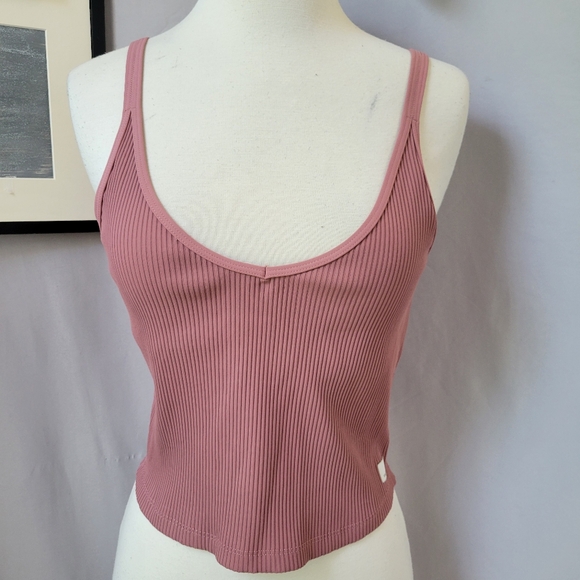 Vuori Tops - Vuori Women's Rib Crop Tank Top M